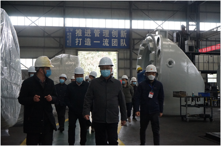 綿竹市市委書記陳萬(wàn)見(jiàn)蒞臨仟坤集團(tuán)調(diào)研復(fù)工復(fù)產(chǎn)情況