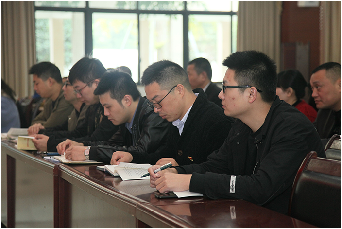 仟坤集團(tuán)黨委組織召開(kāi)“不忘初心、牢記使命” 主題教育專題黨課學(xué)習(xí)會(huì)