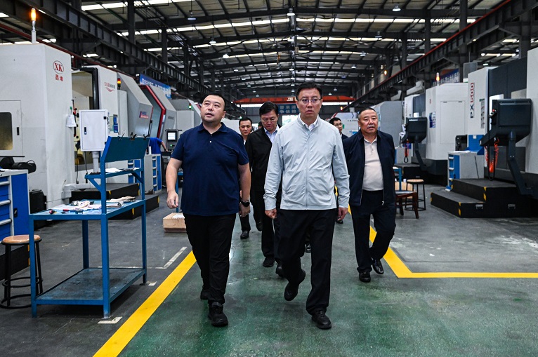 德陽市委副書記、市長黃朝陽蒞臨仟坤集團調(diào)研指導(dǎo)